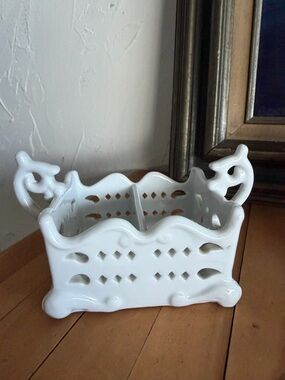 Classic White Ceramic Decorative Organizer for Bath